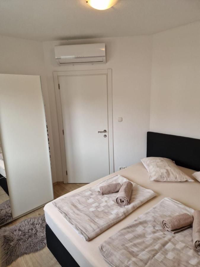 Apartment Luca Pula Exteriör bild